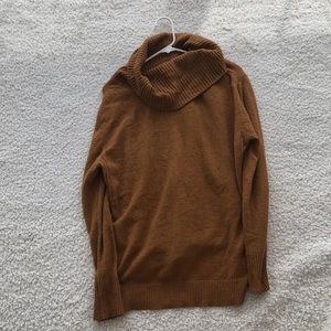 Brown sweater with loose turtle neck